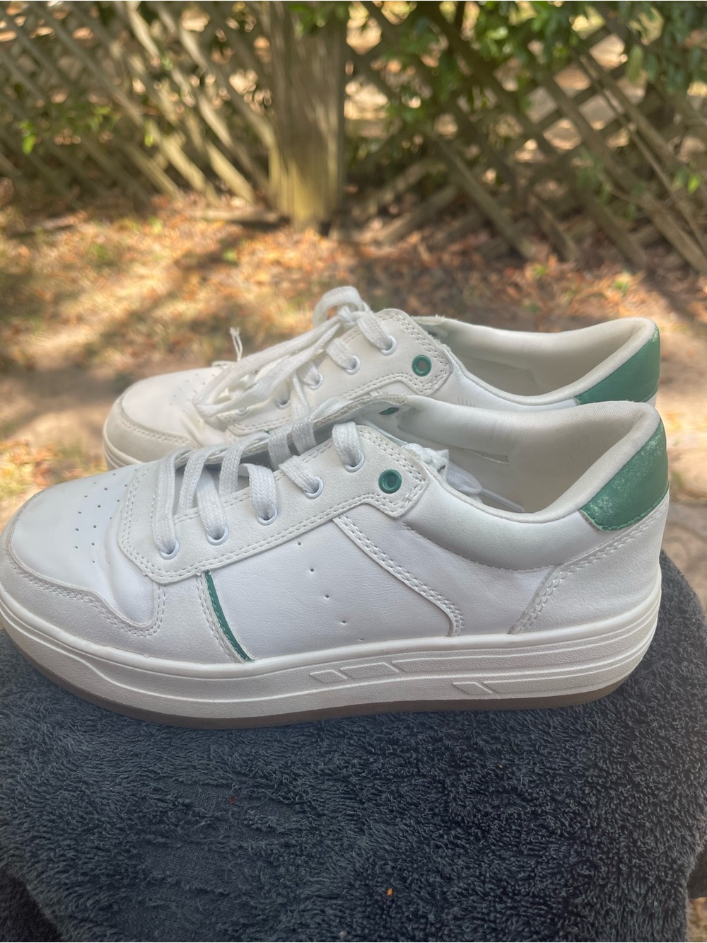 Womens American Eagle 🦅 Sneakers with Green Accent - Casual Lace-Up Shoes